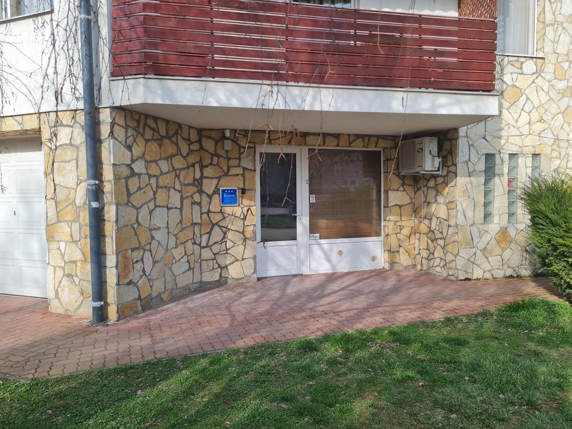Csever Apartman Tata Ngoại thất bức ảnh
